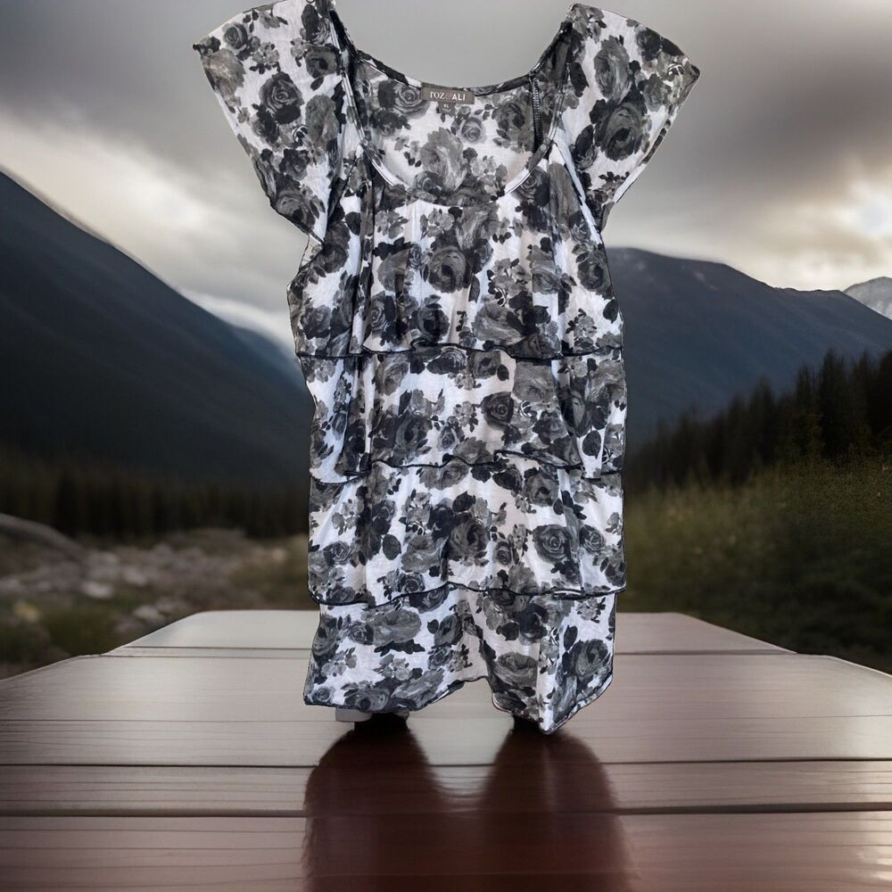 Roz & Ali XL Ruffled Top Floral Black Gray Good Condition Stretch Lined Casual